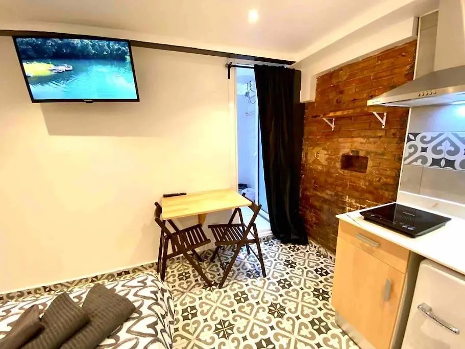 B4 Estudio Nuevo! Cocina Y Bano Privado! A 1 Calle Del Metro Barcelona Apartment