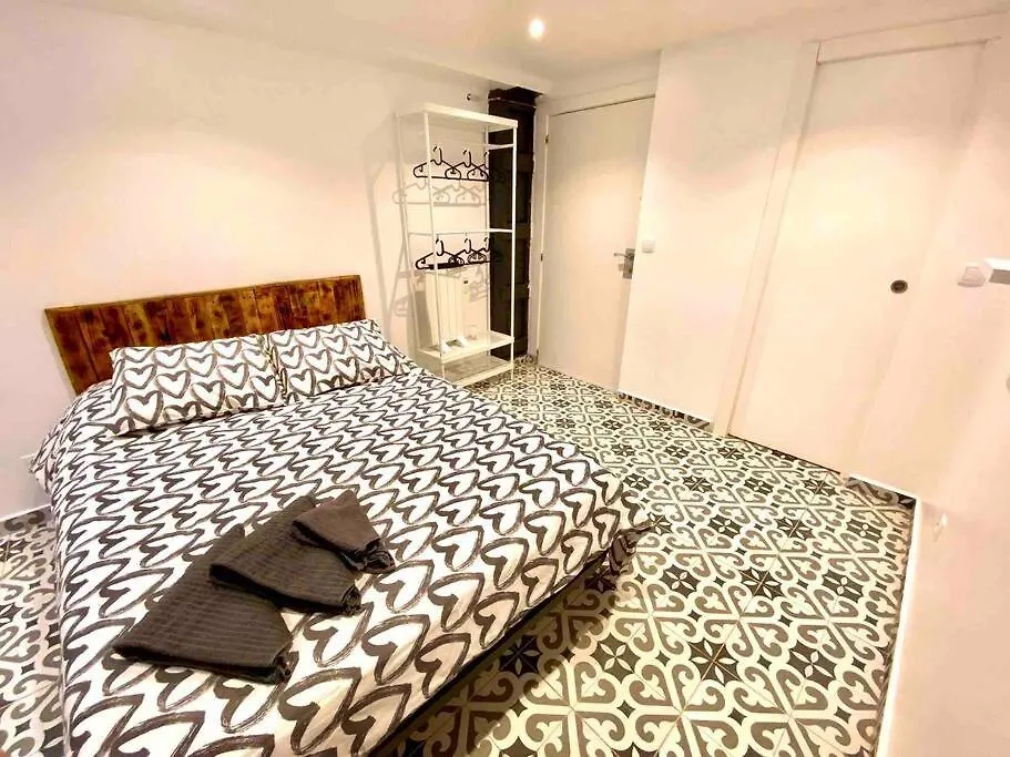B4 Estudio Nuevo! Cocina Y Bano Privado! A 1 Calle Del Metro Barcelona