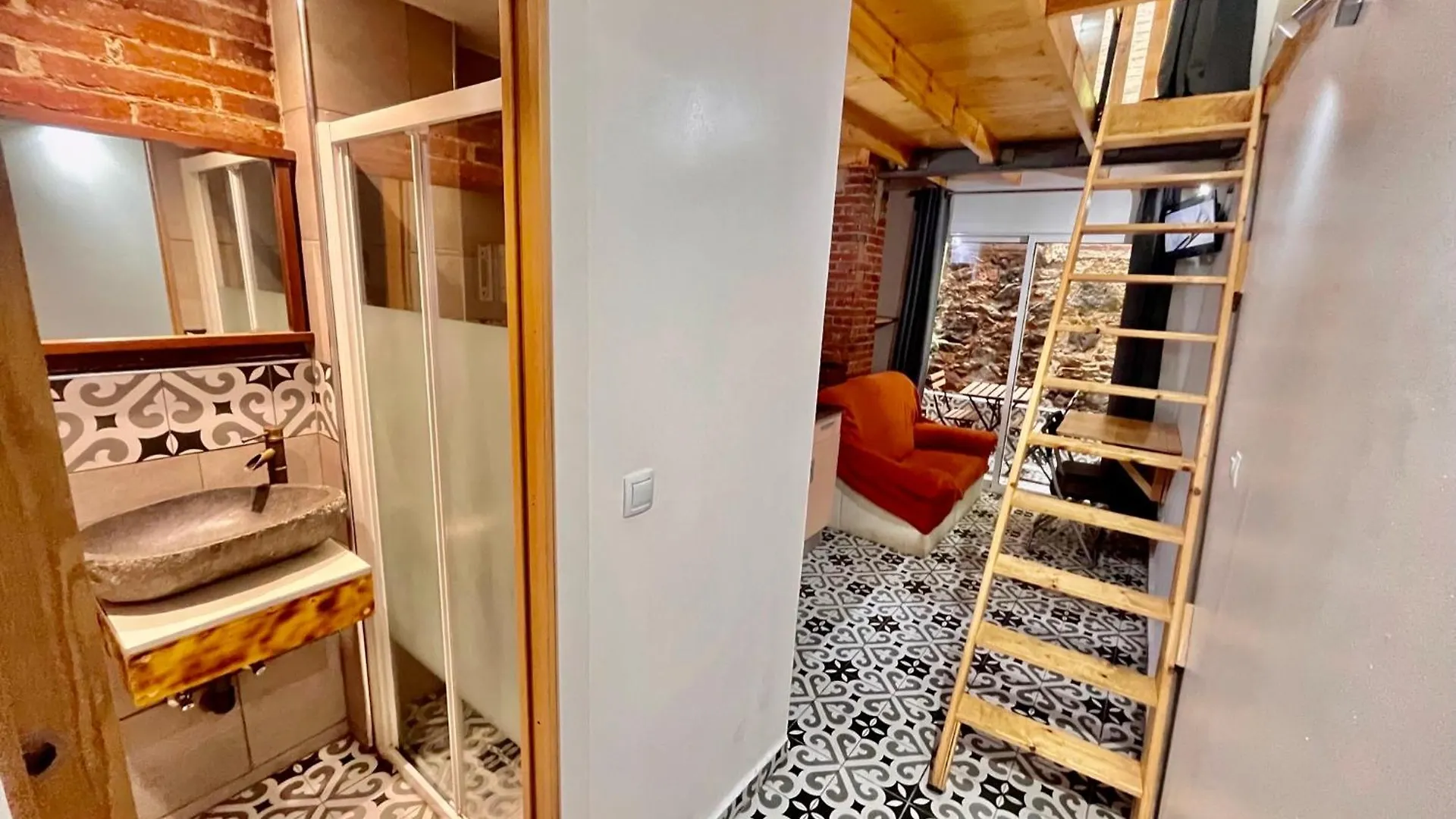B4 Estudio Nuevo! Cocina Y Bano Privado! A 1 Calle Del Metro Barcelona Spanien
