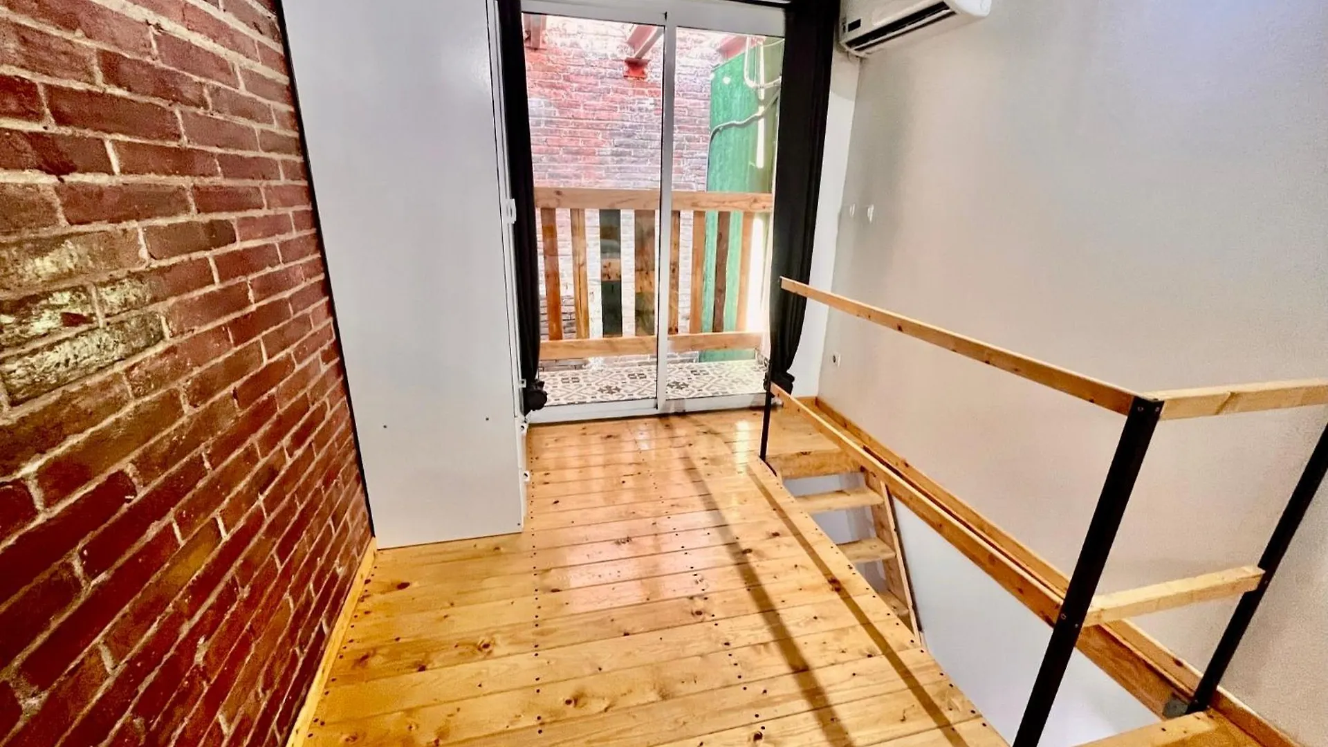 B4 Estudio Nuevo! Cocina Y Bano Privado! A 1 Calle Del Metro Барселона 0*,  Испания