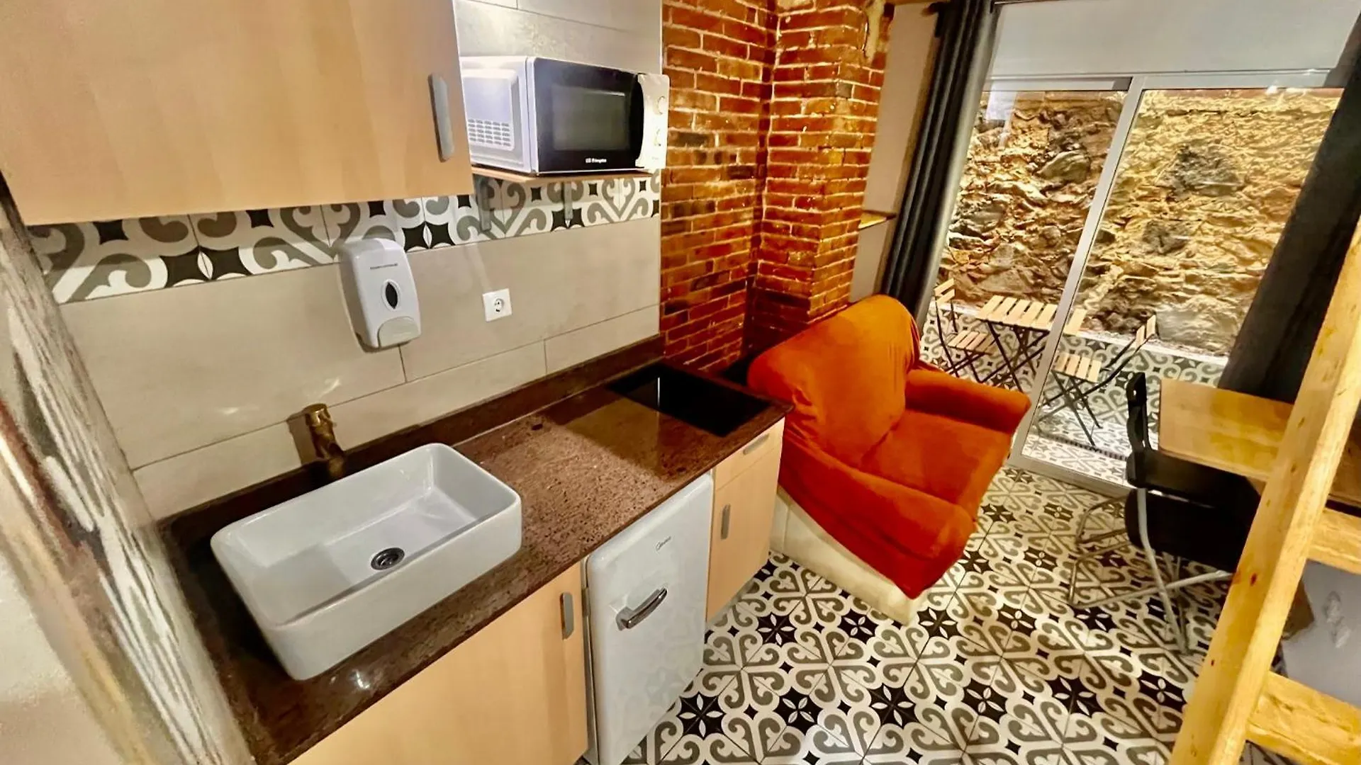 B4 Estudio Nuevo! Cocina Y Bano Privado! A 1 Calle Del Metro Барселона
