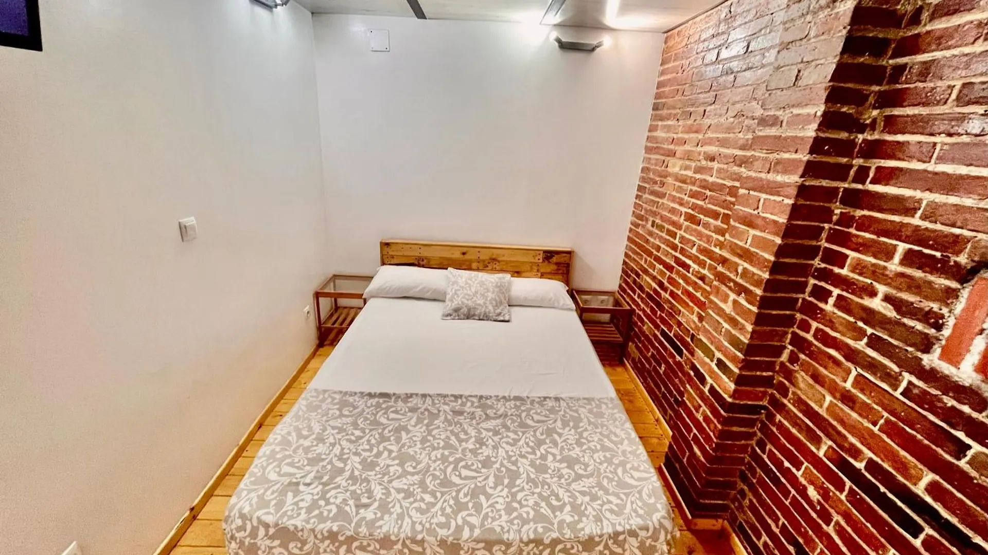 B4 Estudio Nuevo! Cocina Y Bano Privado! A 1 Calle Del Metro Барселона 0*,