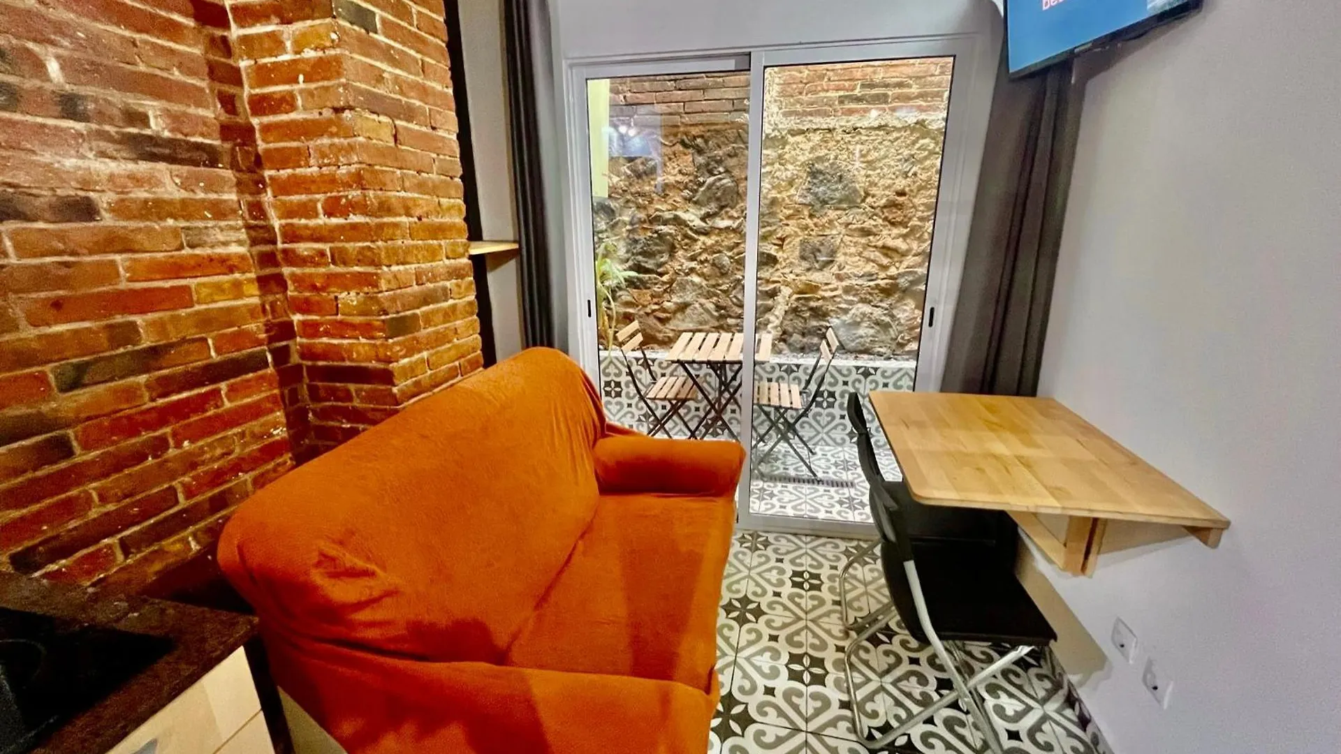 B4 Estudio Nuevo! Cocina Y Bano Privado! A 1 Calle Del Metro Барселона Апартаменты